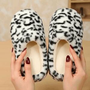 Ladies Leopard Slippers